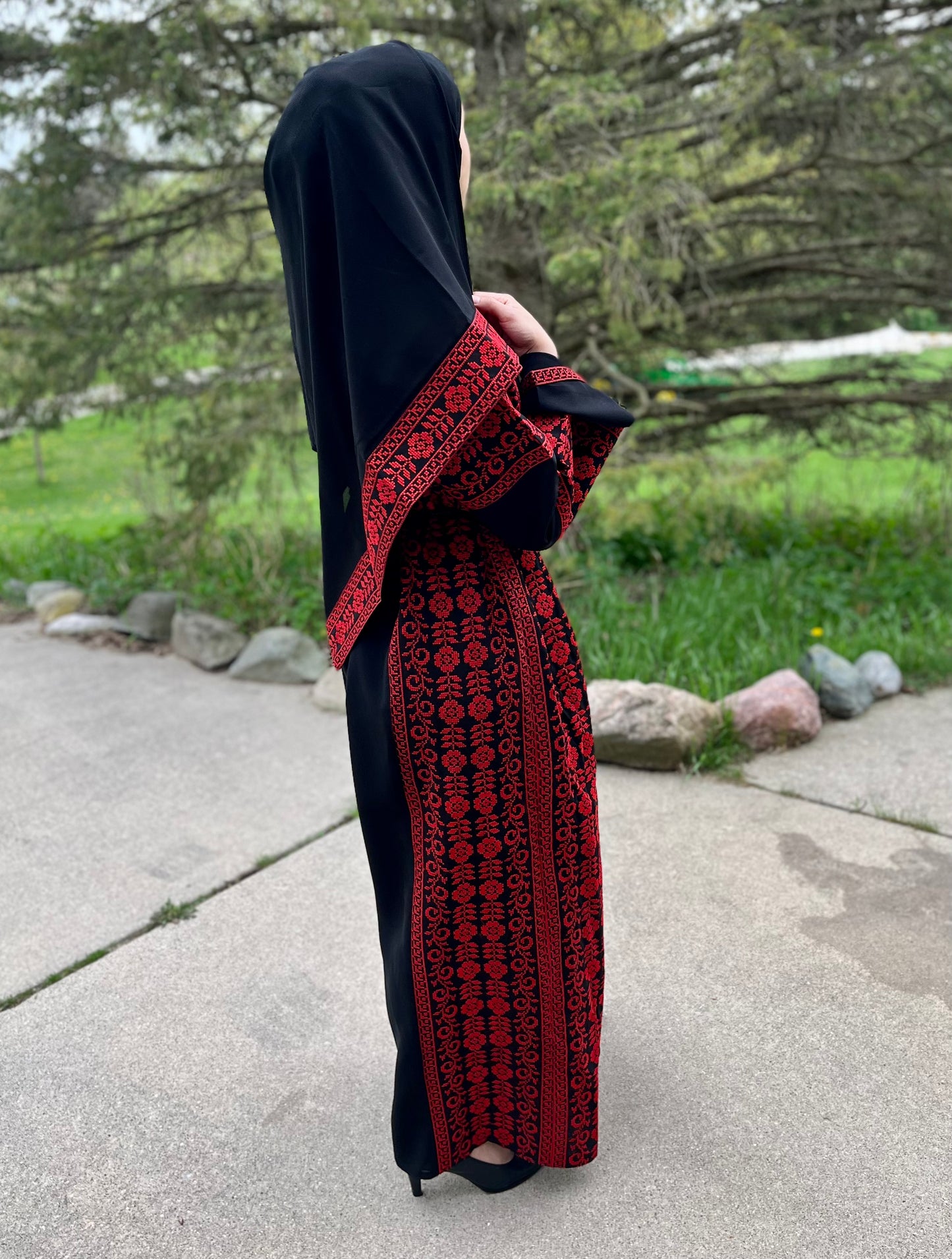 TRADITIONAL TATREEZ ABAYA